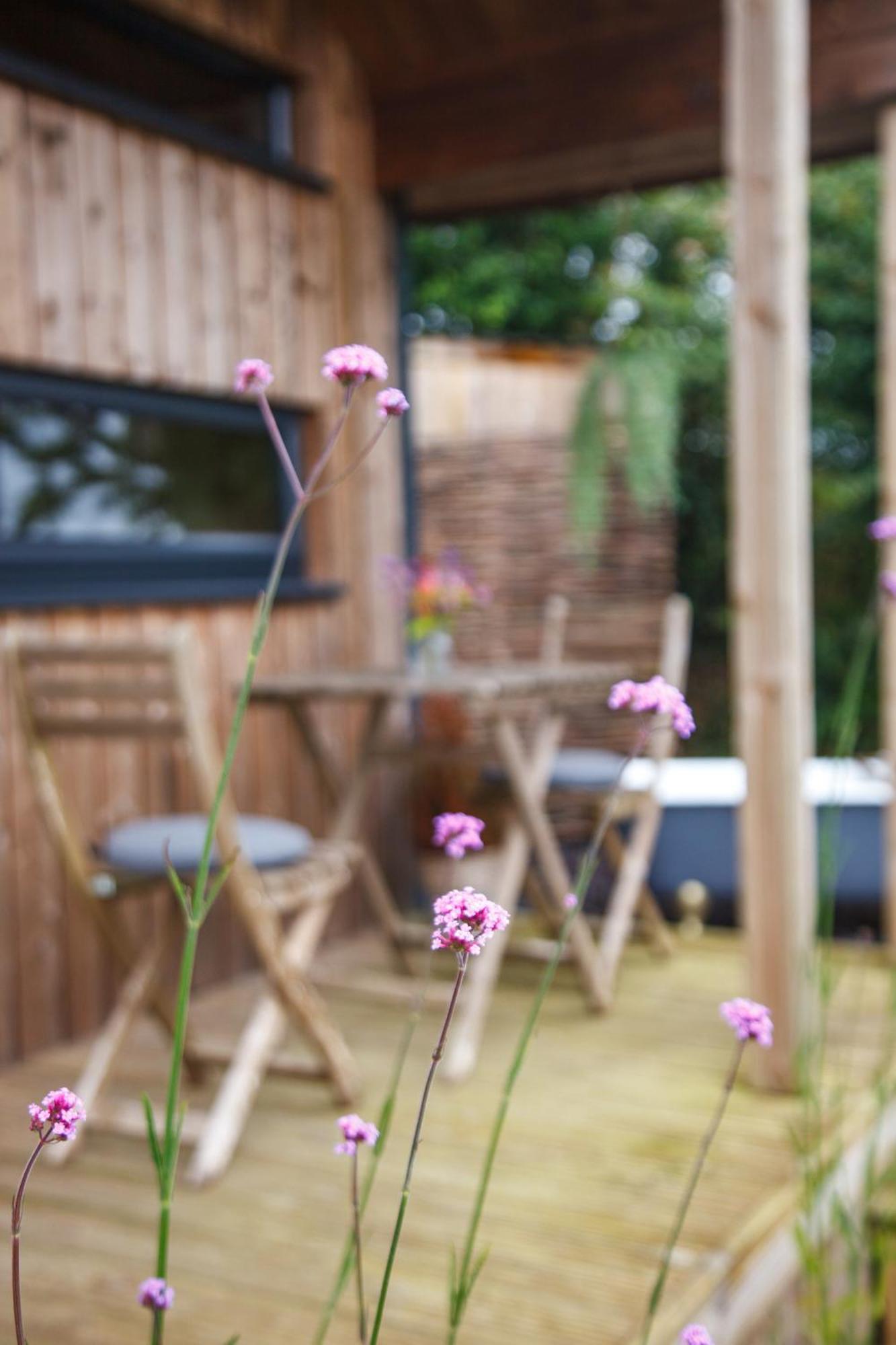 Luxury Glamping Cabin With Outdoor Bath On Cornish Flower Farm Truro Exterior foto