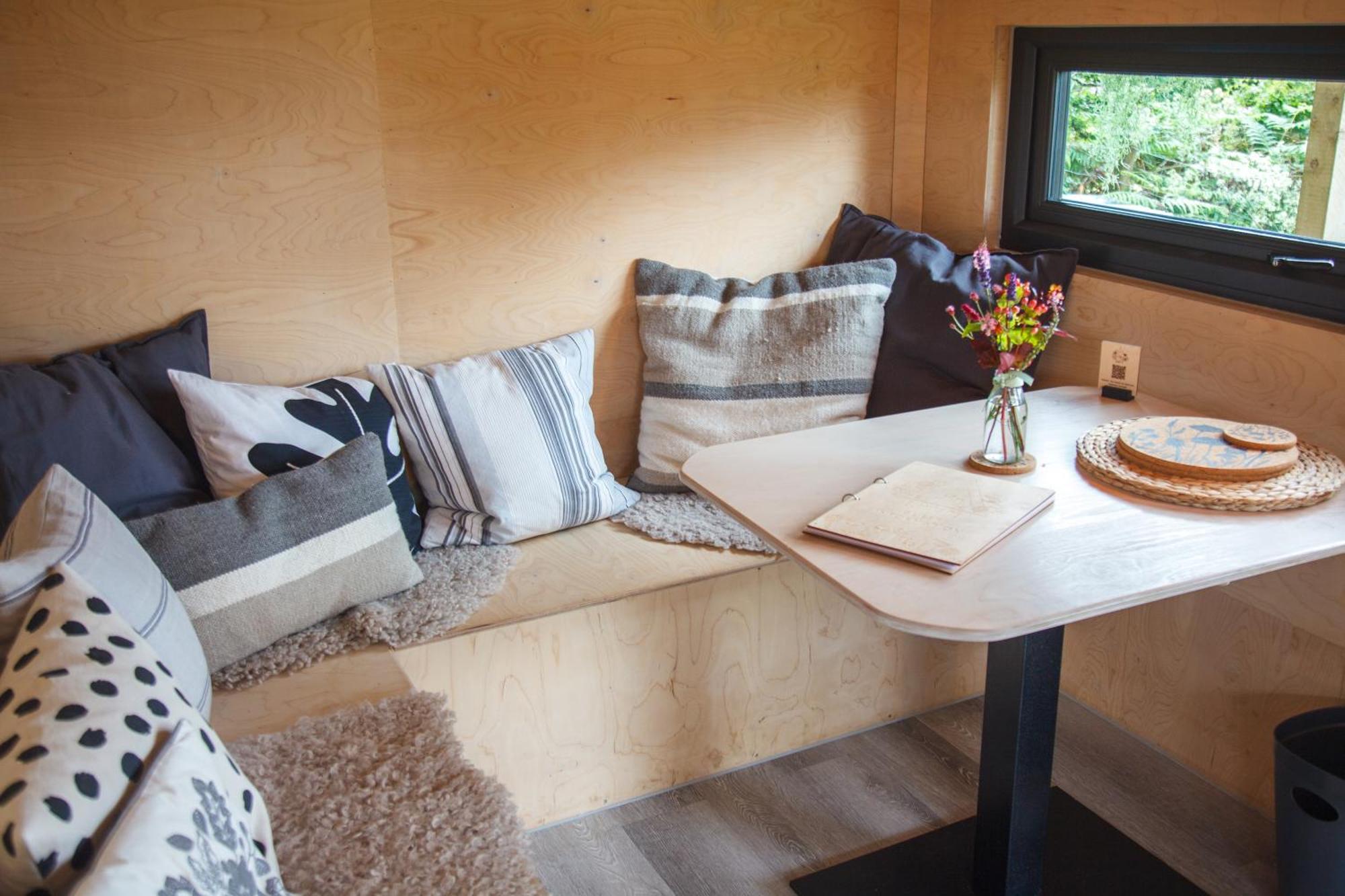 Luxury Glamping Cabin With Outdoor Bath On Cornish Flower Farm Truro Exterior foto